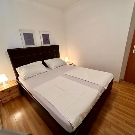 Velvet Vista Apartment *