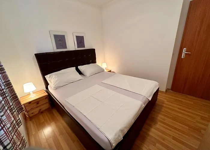 Velvet Vista Apartment *