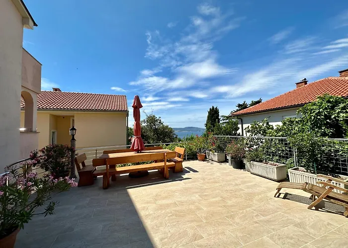 Velvet Vista Apartment *